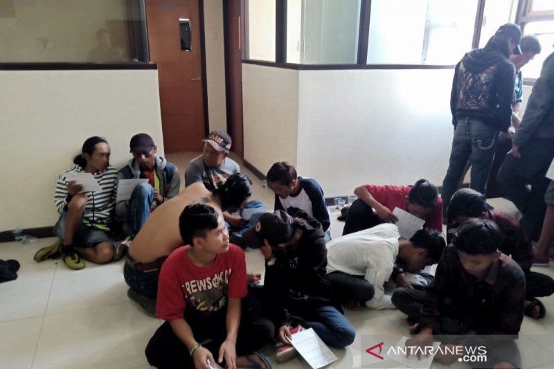 Polda Jabar tangkap 44 preman di Bandung