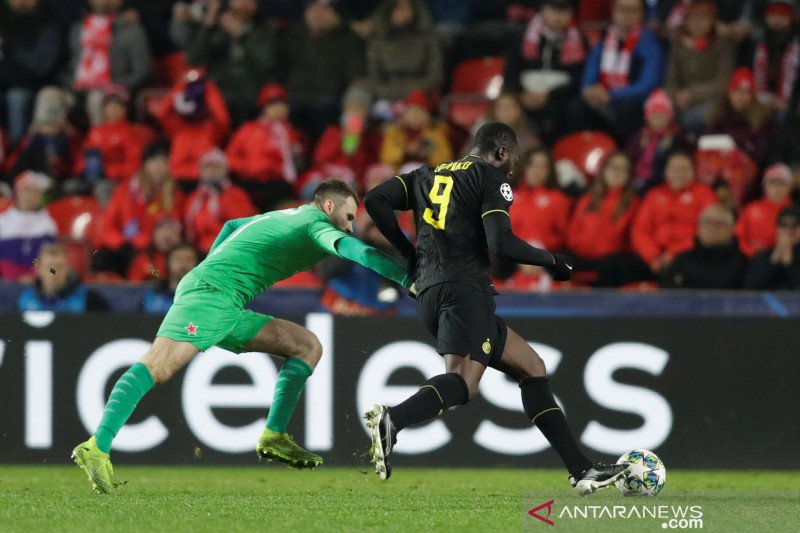 Lukaku dan Martinez disanjung Conte usai menang atas Slavia