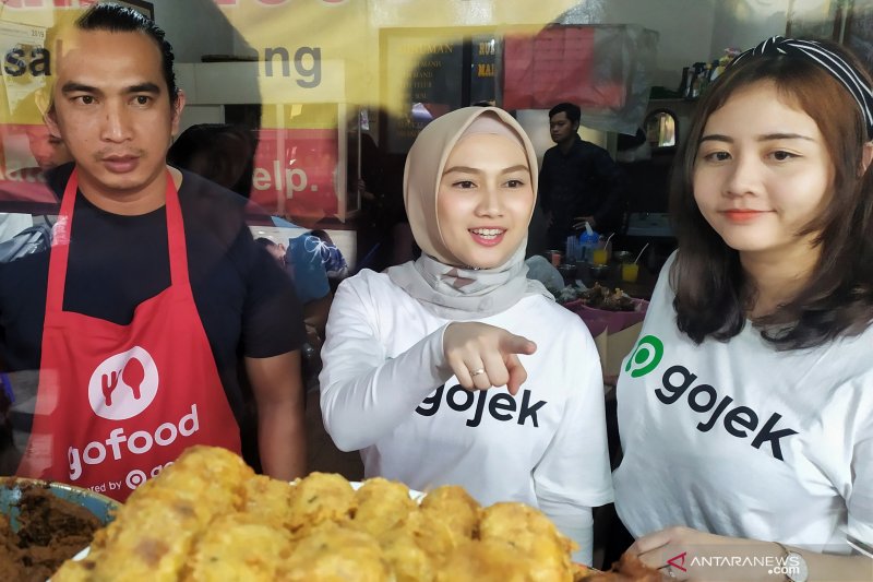 Musim hujan pesanan nasi padang meningkat dengan layanan GoFood