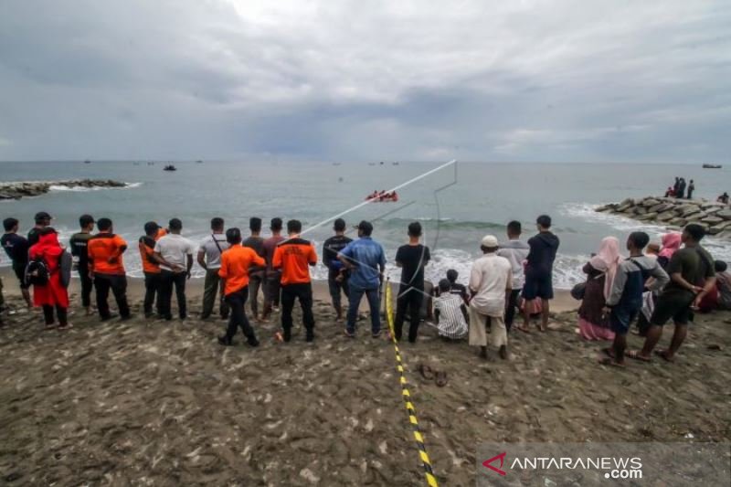 PENCARIAN PELAJAR TENGGELAM DI LAUT