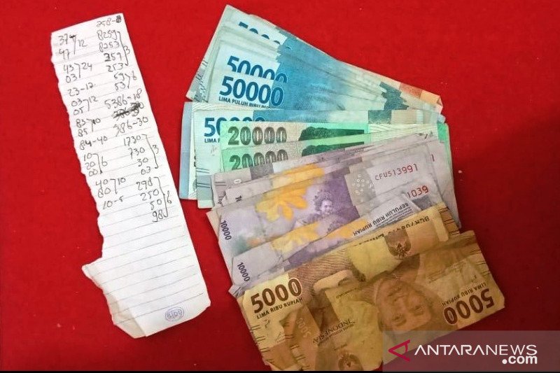 Togel Albania 2020
, Jual Togel Laki Laki Di Solok Ini Ditangkap Polisi Antara Sumbar