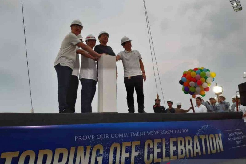 Transpark Juanda Bekasi gelar topping off pembangunan tower pertama