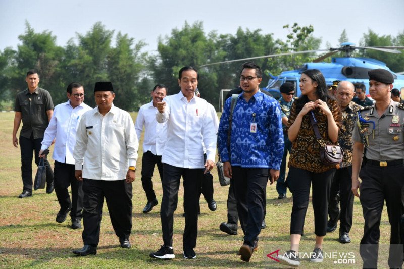 Presiden Jokowi ajak dua staf khusus milenial kunjungi Patimban di Subang