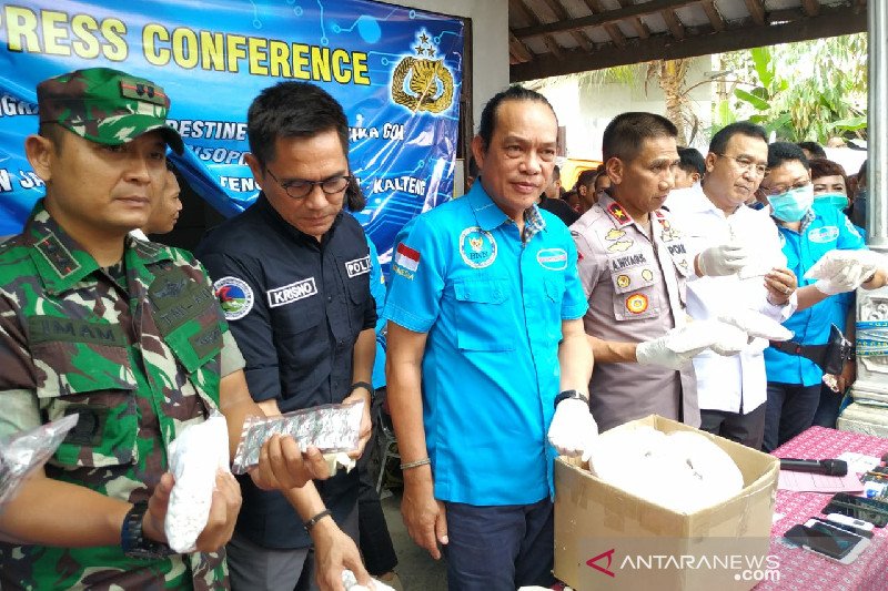 Polresta Tasikmalaya serahkan sembilan tahanan kasus narkotika ke BNN di Jakarta