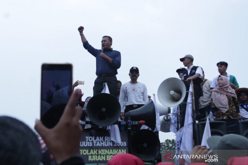 Anggota DPR minta Gubernur Jawa Barat tidak buat kebijakan aneh-aneh soal UMK