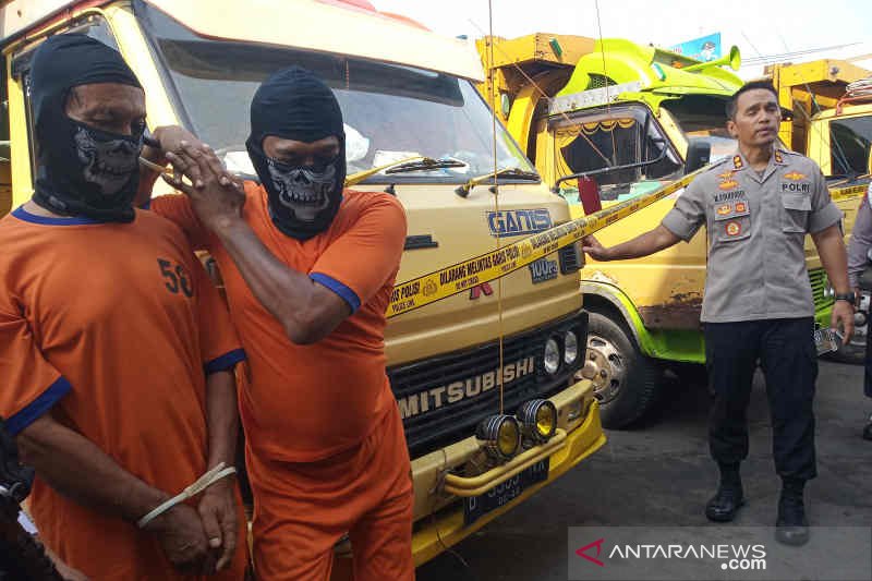 Polresta Cirebon bekuk dua pembajak truk mengaku petugas polisi