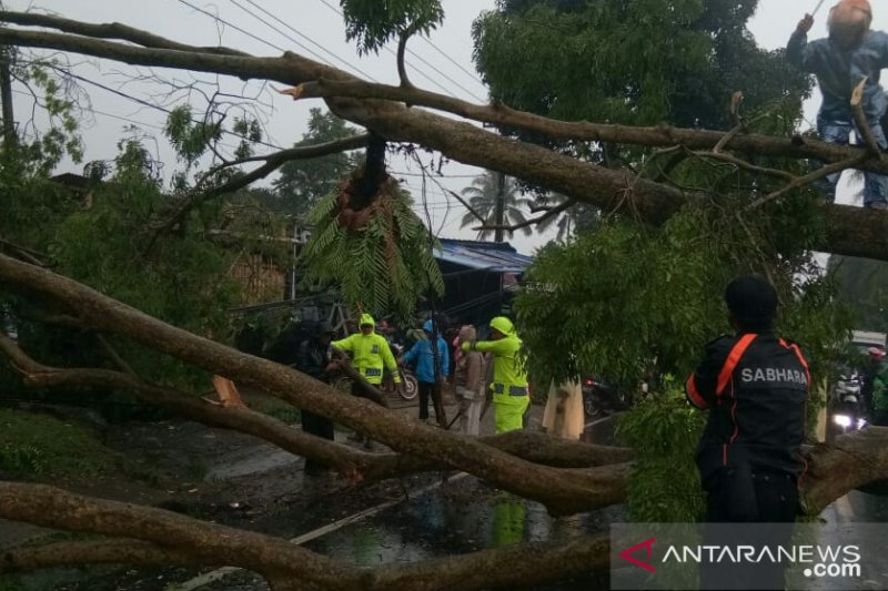 Sejumlah wilayah di Cianjur dikepung bencana sepekan terakhir ini