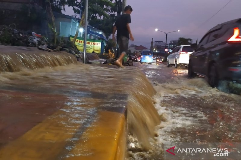 Dinas PUPR segera kaji kondisi drainase jalan protokol