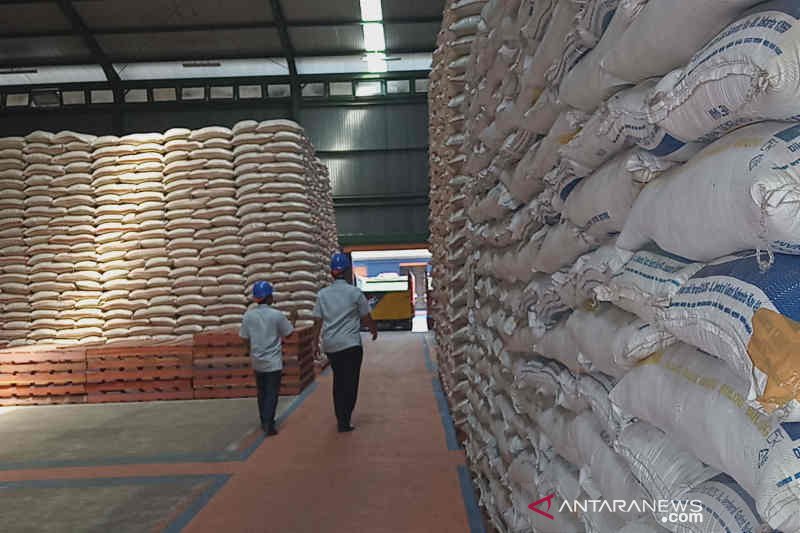 Beras di gudang Bulog Cirebon butuh penyaluran