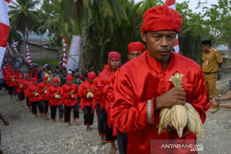 Upacara adat Tumpe di Banggai