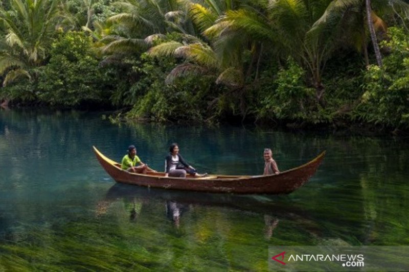 Wisata danau Paisupok Banggai Kepulauan