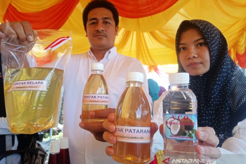 Minyak kelapa murni buat kesehatan diproduksi wanita tani Aceh Barat
