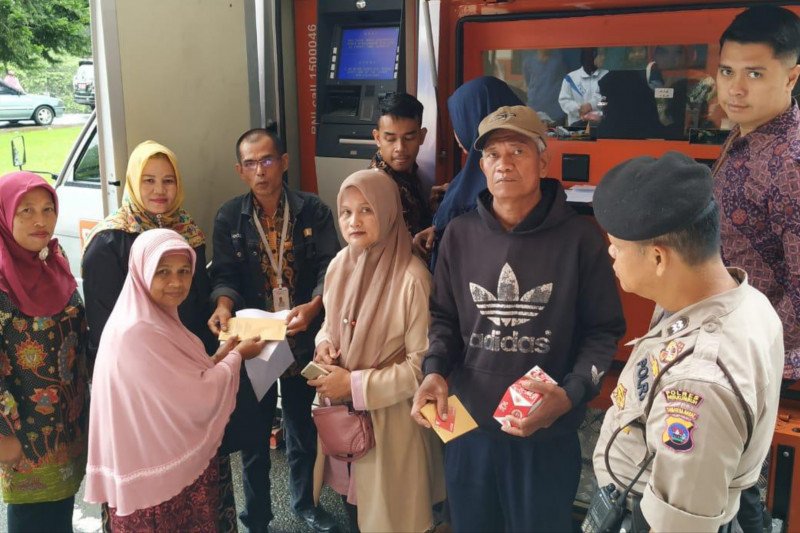 Payakumbuh salurkan bantuan bagi lansia di lima kecamatan