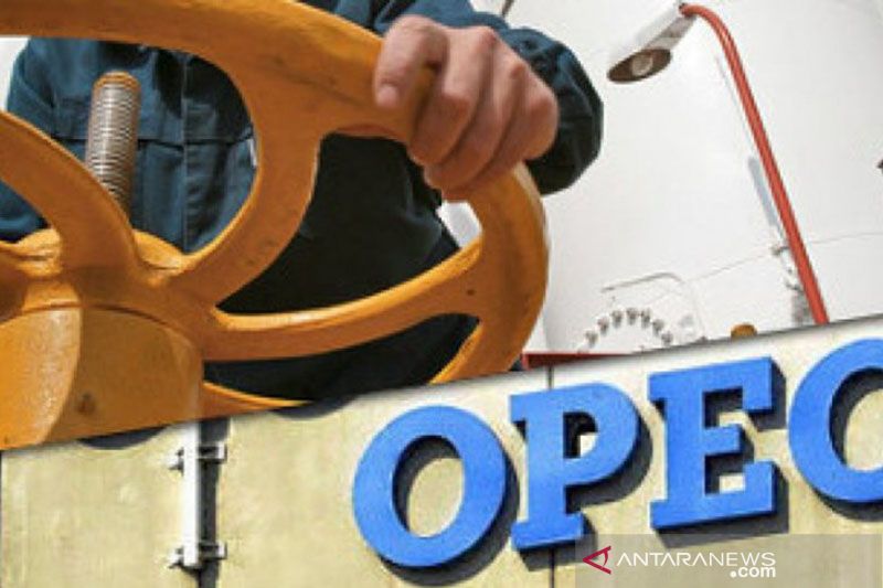 Minyak tergelincir jelang pertemuan kebijakan pasokan OPEC+