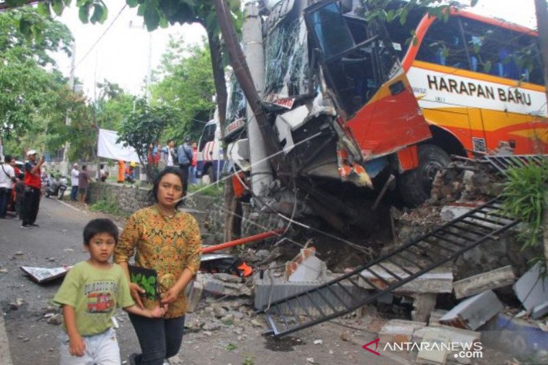 KECELAKAAN BERUNTUN DI MALANG