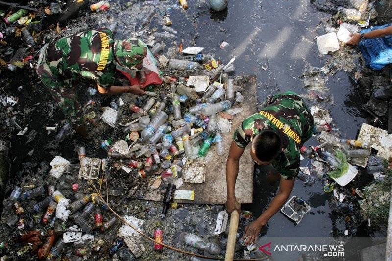 Aksi bersih kanal TNI