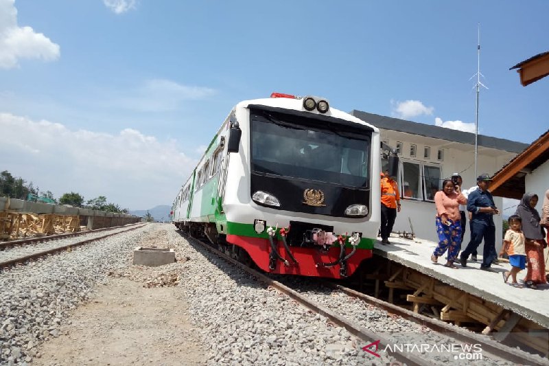 Warga Garut berharap kereta rute Stasiun Cibatu-Garut segera beroperasi
