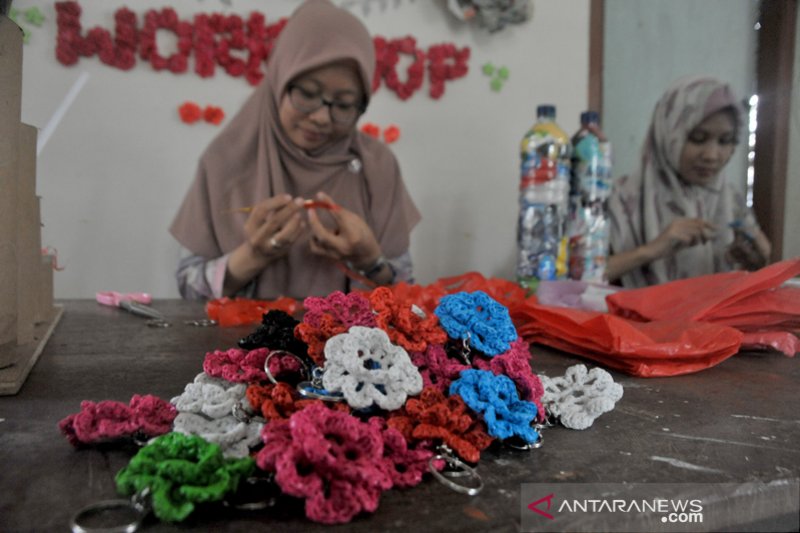 Pengolahan sampah jadi barang bermanfaat