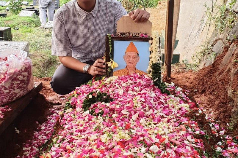 Jenazah mantan Ketum PB HMI Sulastomo dimakamkan