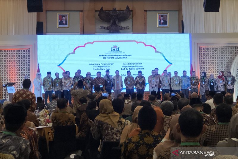 Menkeu Sri Mulyani lantik DPP Ikatan Ahli Ekonomi Islam Indonesia