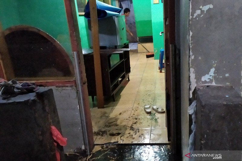 Banjir kembali terjang pemukiman warga di Pagarsih Bandung