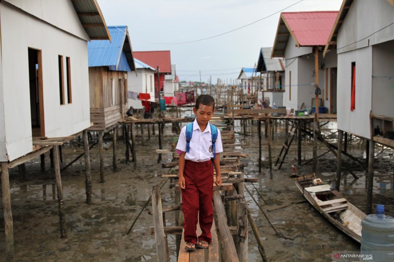 SUKU BAJO NIKMATI PROGRAM BEDAH RUMAH