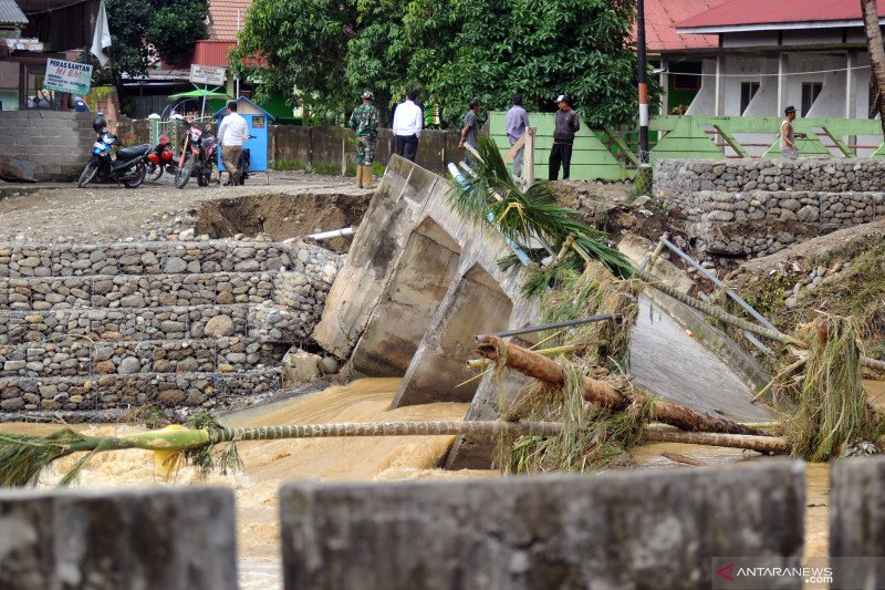 Posko bencana Solok Selatan kehabisan sembako