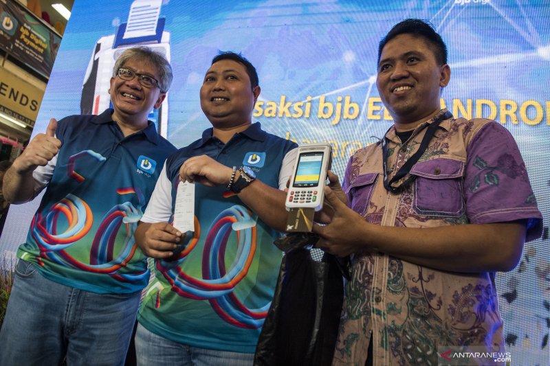 Bank BJB digitalkan pembayaran di Pasar Baru Bandung dengan