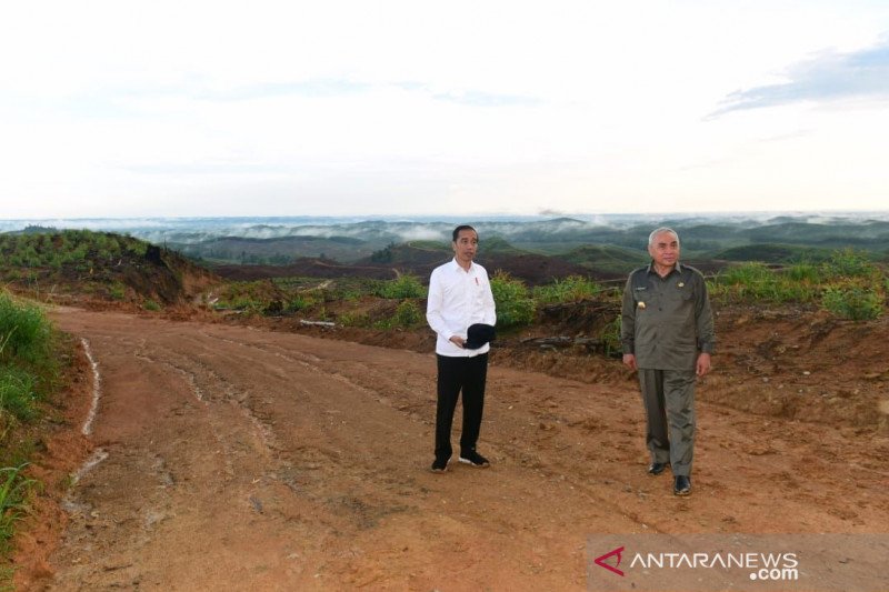Jokowi tinjau jalan perbatasan negara di Nunukan, Kalimantan Utara