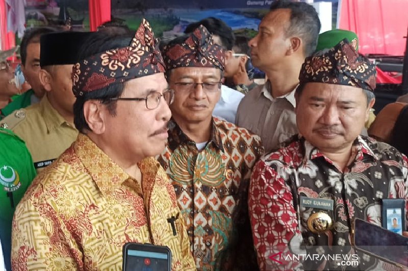 Menteri ATR/BPN di Garut minta warga jangan jual tanah bersertifikat