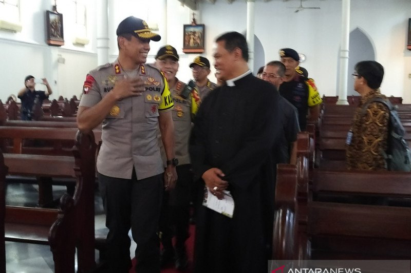 Kapolda Jabar pantau keamanan dan kunjungi Gereja Katedral Bogor