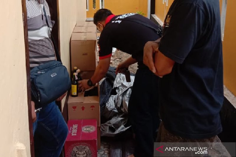 Polisi sita ratusan botol minuman keras siap edar di Kota Tasikmalaya