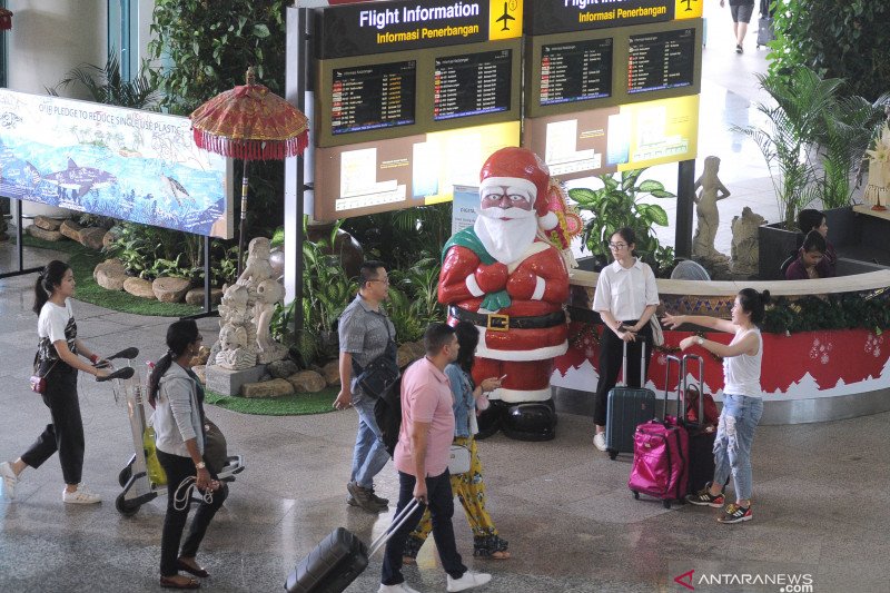 Dekorasi Natal hiasi Bandara Ngurah Rai Bali - ANTARA News