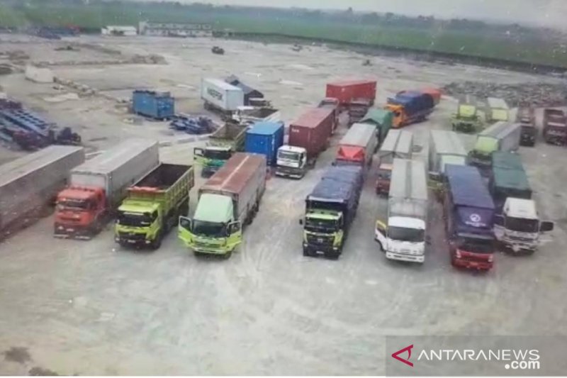 20 truk tanah merah angkut pupuk lintasi tol Japek ditahan PJR