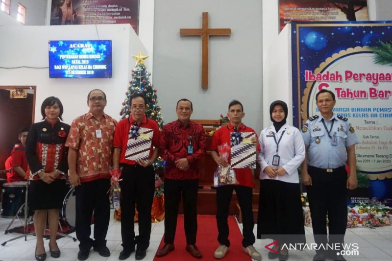 Lapas Cibinong bebaskan satu orang napi setelah dapat remisi Natal 2019