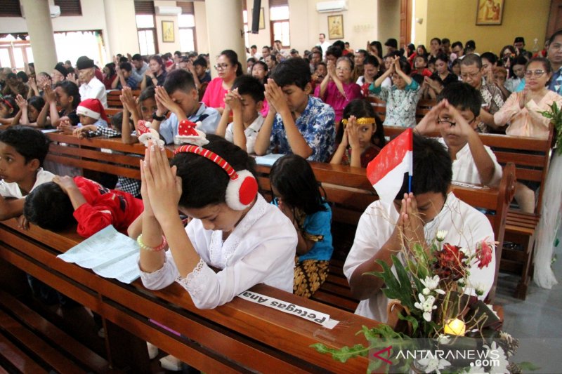 Misa Natal Pakaian Adat Betawi Dan Nusantara - ANTARA News