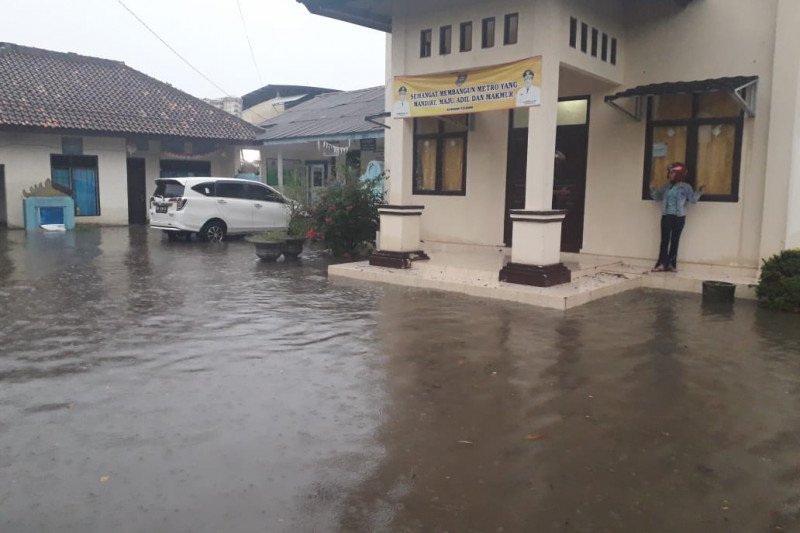 Kantor PKK Tejoagung tergenang air setinggi 60 centi