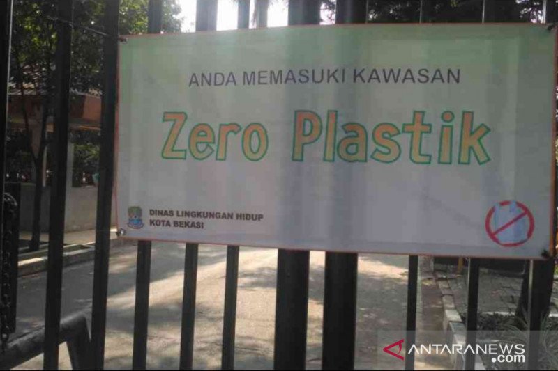 DLH Kota Bekasi kampanye kurangi kantong plastik di pusat belanja