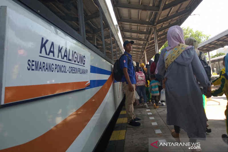 Jadwal keberangkatan dan kedatangan kereta di Cirebon kembali normal