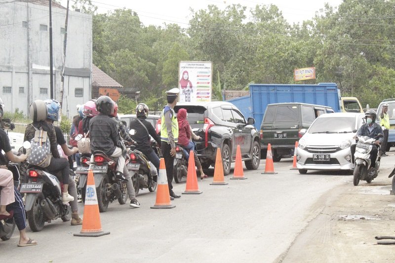 Arus lalu lintas jalan R.E. Martadinata makin padat wisatawan