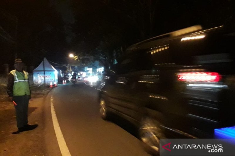 Jalur Puncak ramai lancar pada Minggu sore