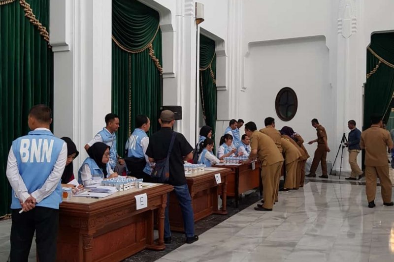 BNNP Jabar tes urine PNS di Gedung Sate Bandung