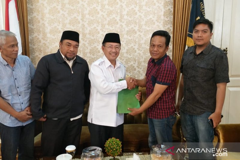 PPP Cianjur di Kantor Bupati terima formulir pendaftaran Pilkada Herman Suherman