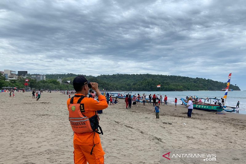 Basarnas siagakan tim untuk penyelamatan di objek wisata Pangandaran dan Santolo