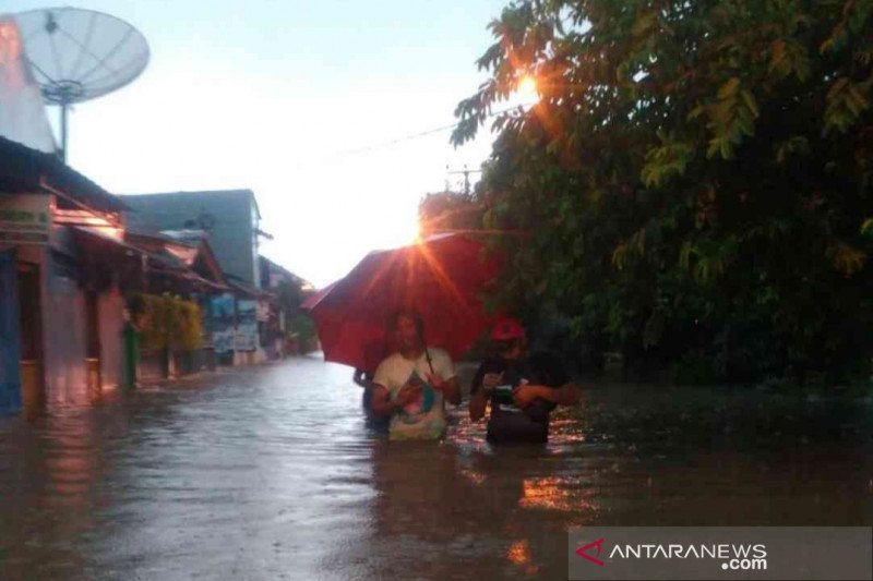 Hujan lebat akibatkan Kota Bekasi dikepung banjir pada awal 2020