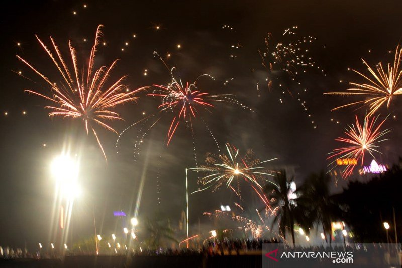 Kembang api 2020 di Makassar