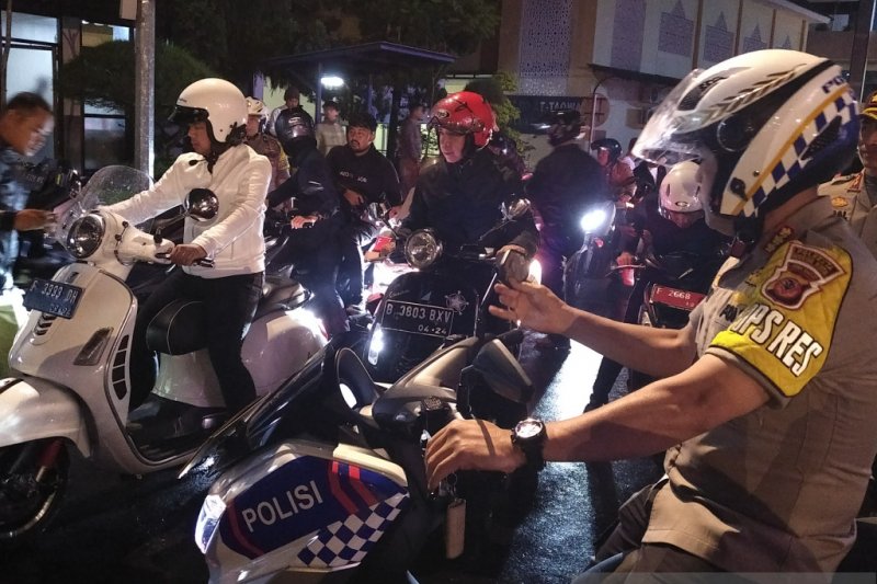 Bima Arya patroli gunakan motor pantau malam tahun baru