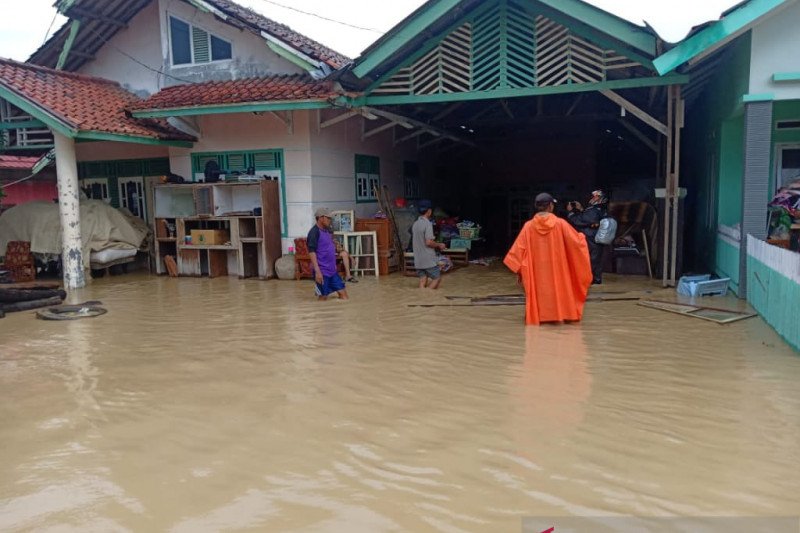 Empat kecamatan di Karawang dilanda banjir