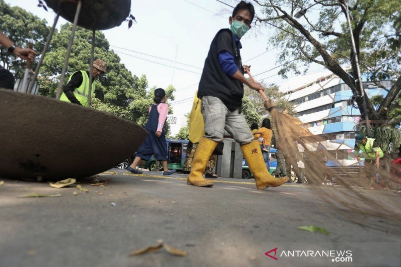 Volume sampah malam tahun baru di Kota Bandung susut 15 persen lebih