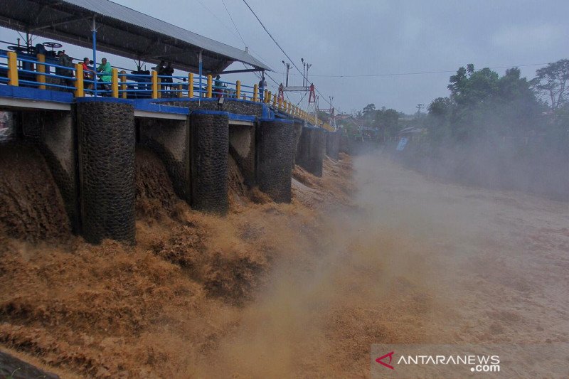 Hujan merata di kawasan Puncak Bogor akan naikkan permukaan air di Bendung Katulampa